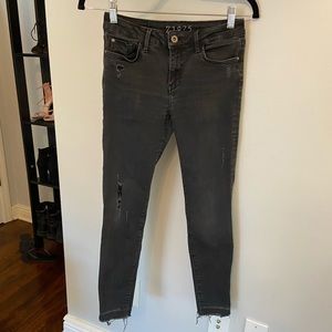 Zara Black Distressed Cropped Jeans